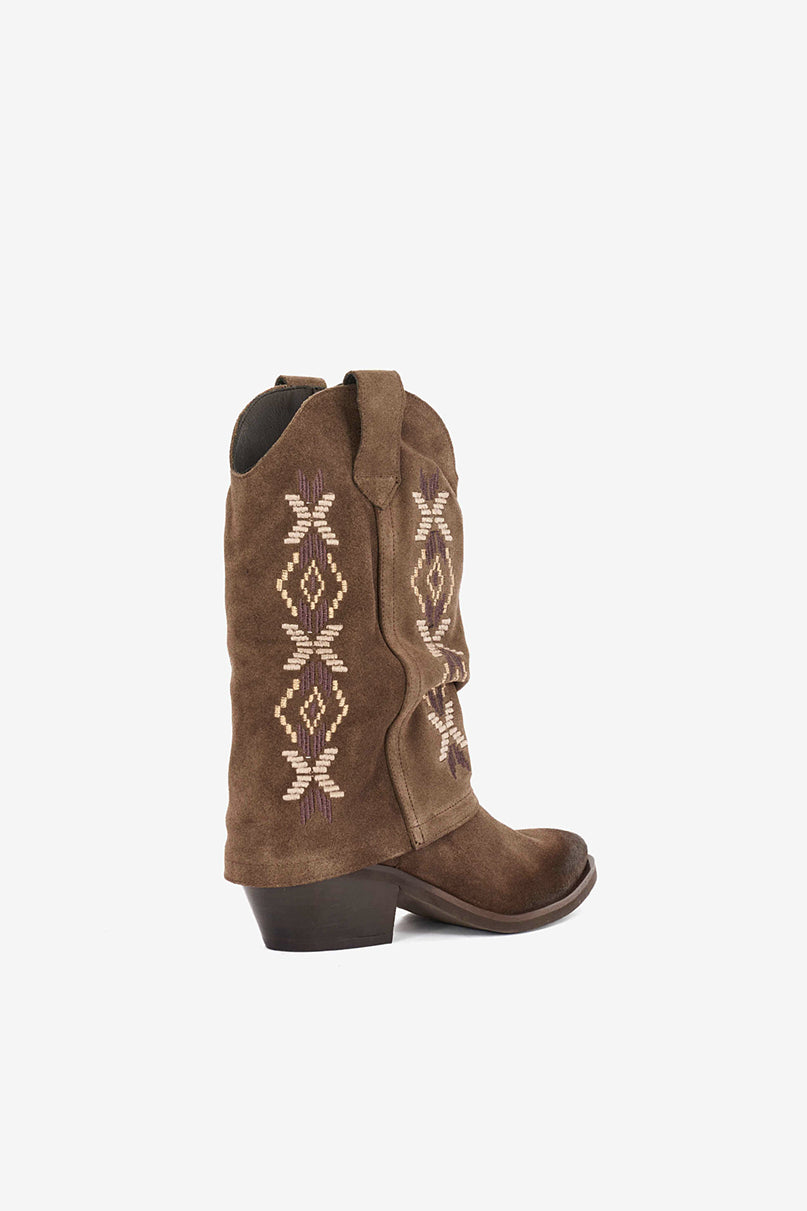Stivale in Camoscio Castagna con Ricamo - Mirage