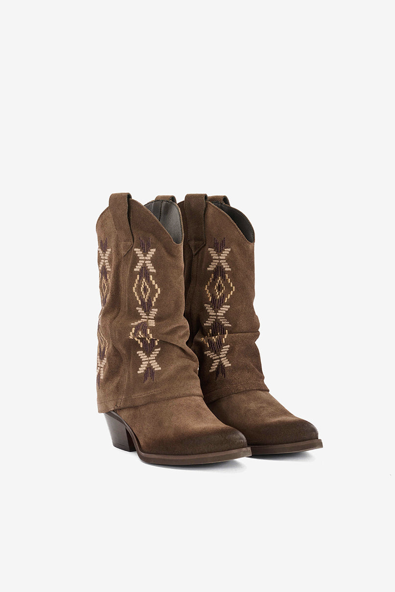 Stivale in Camoscio Castagna con Ricamo - Mirage