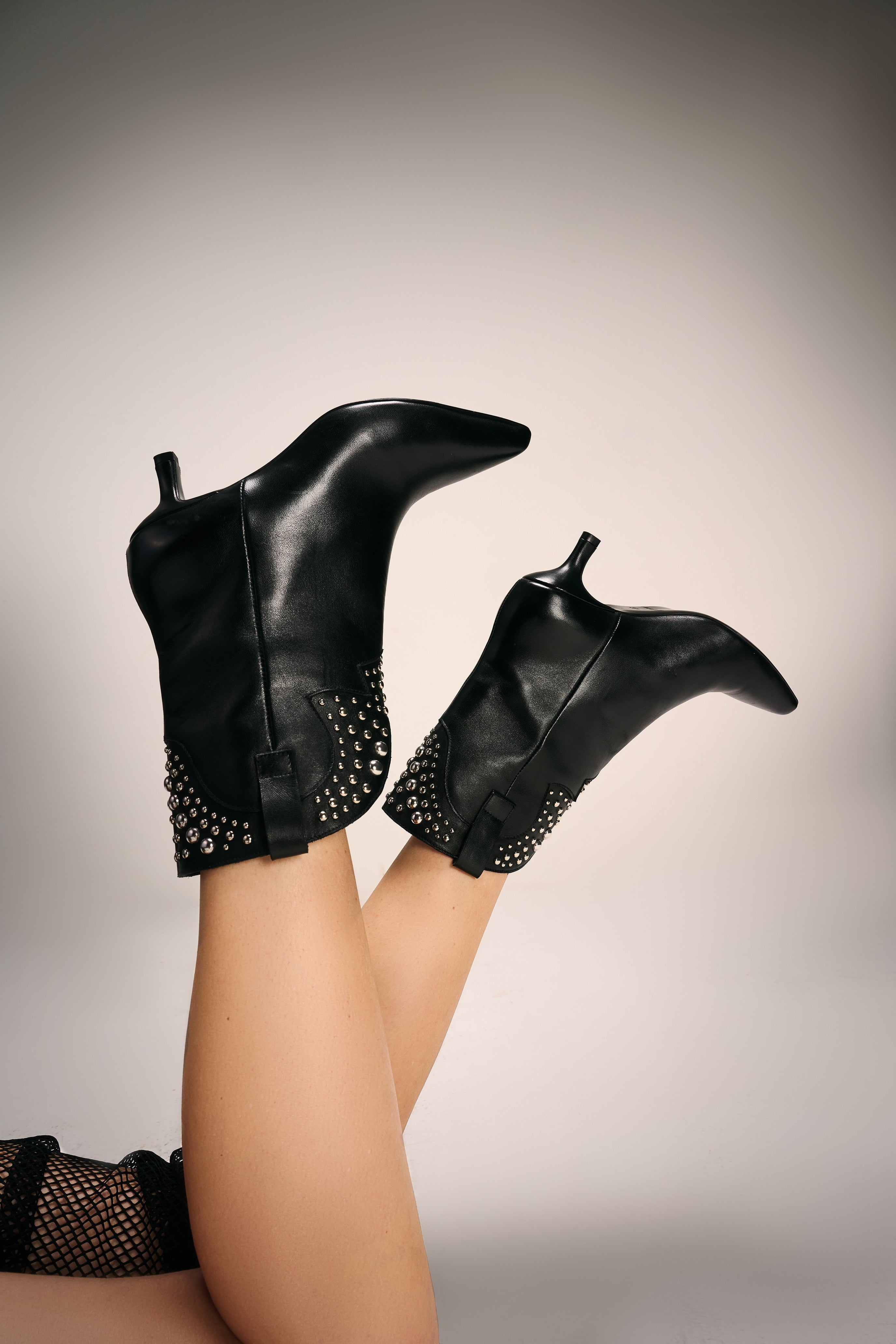 Stivaletto Texano in Vitello Nero con Borchie - Glam