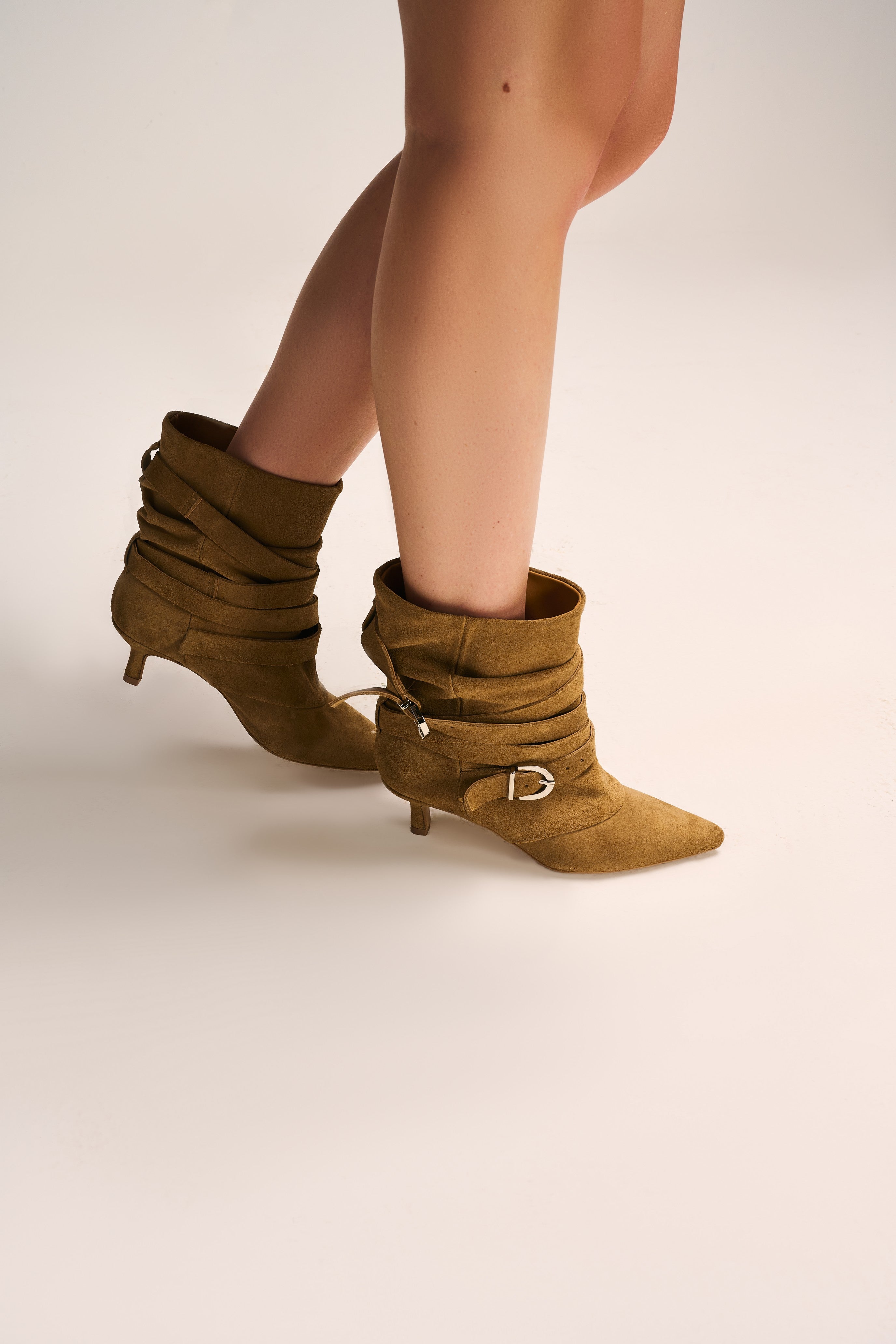 Stivaletto in Camoscio Deserto con Multi-Cinturino - Rebel