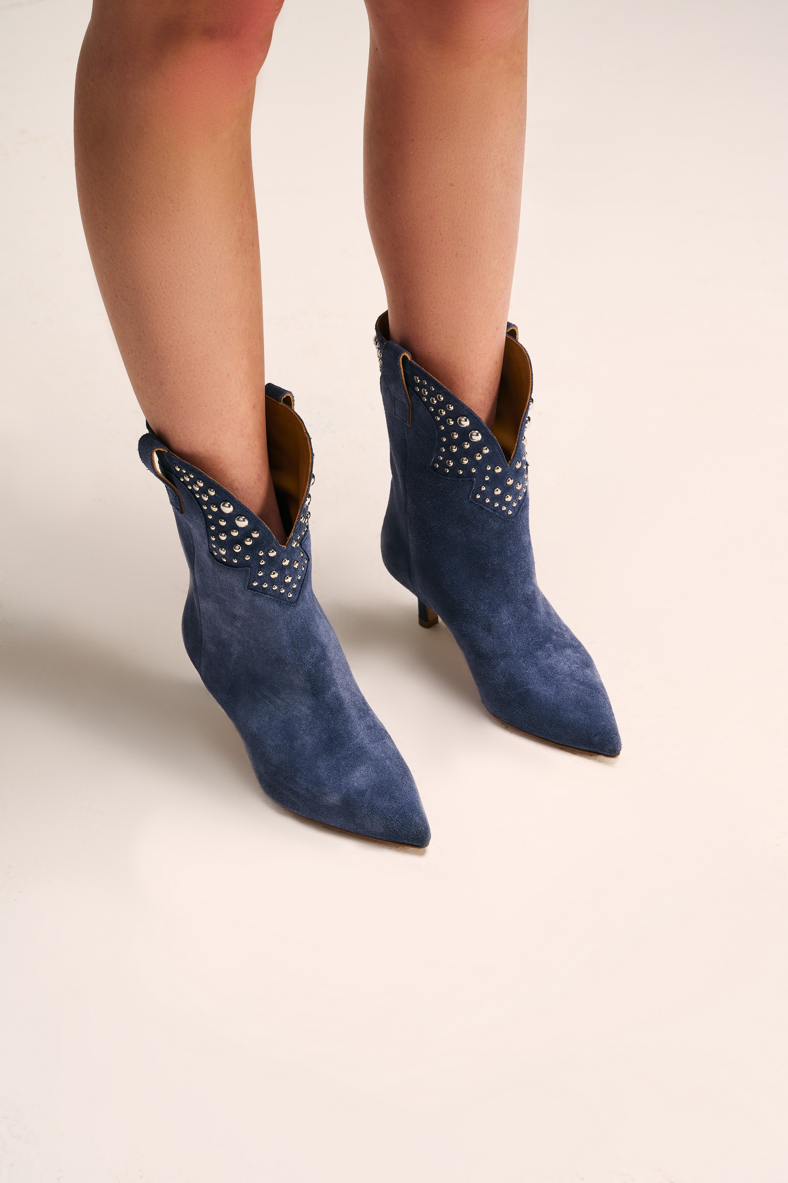 Stivaletto in Camoscio Blu Denim con Borchie - Glam