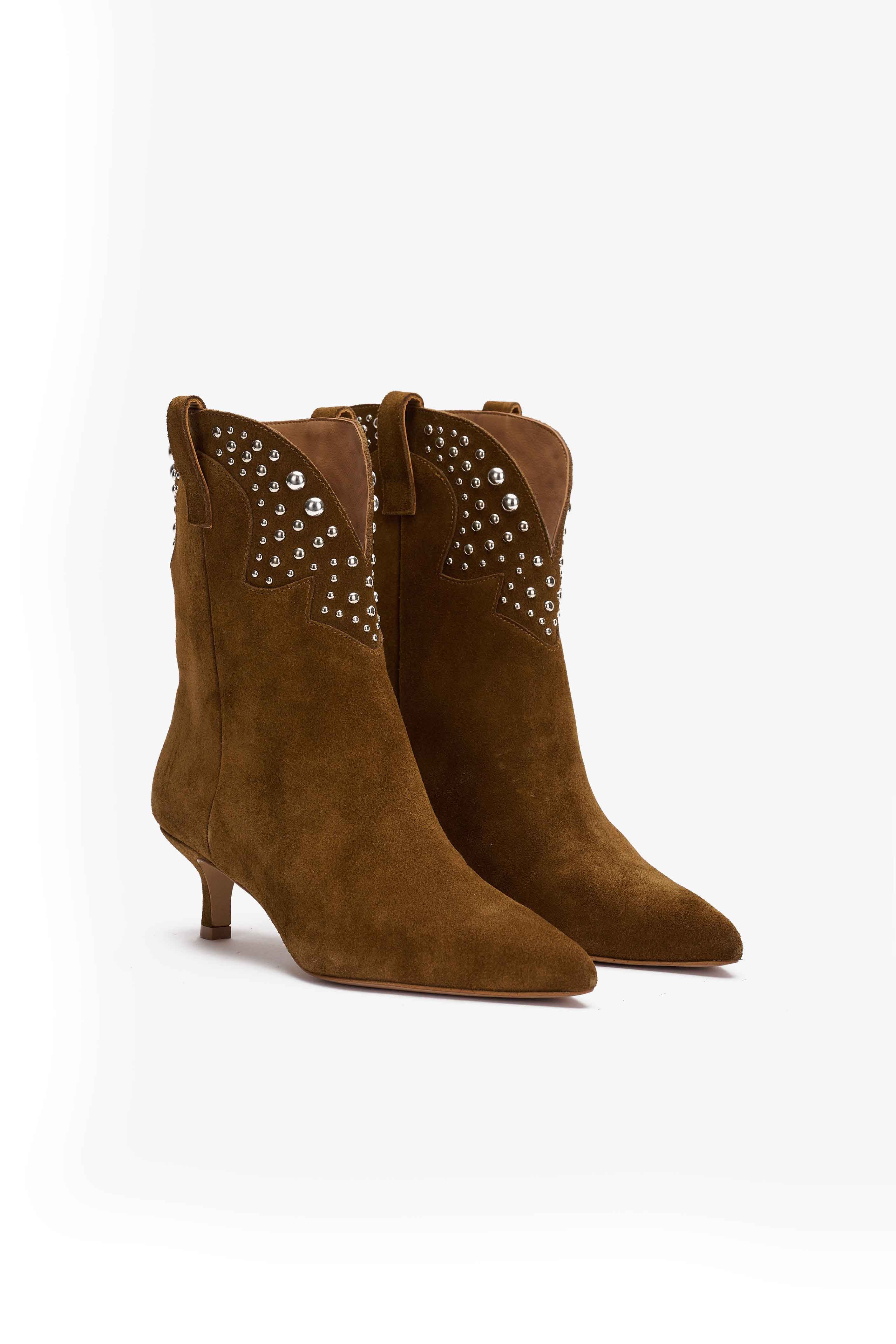 Stivaletto in Camoscio Tabacco con Borchie - Glam