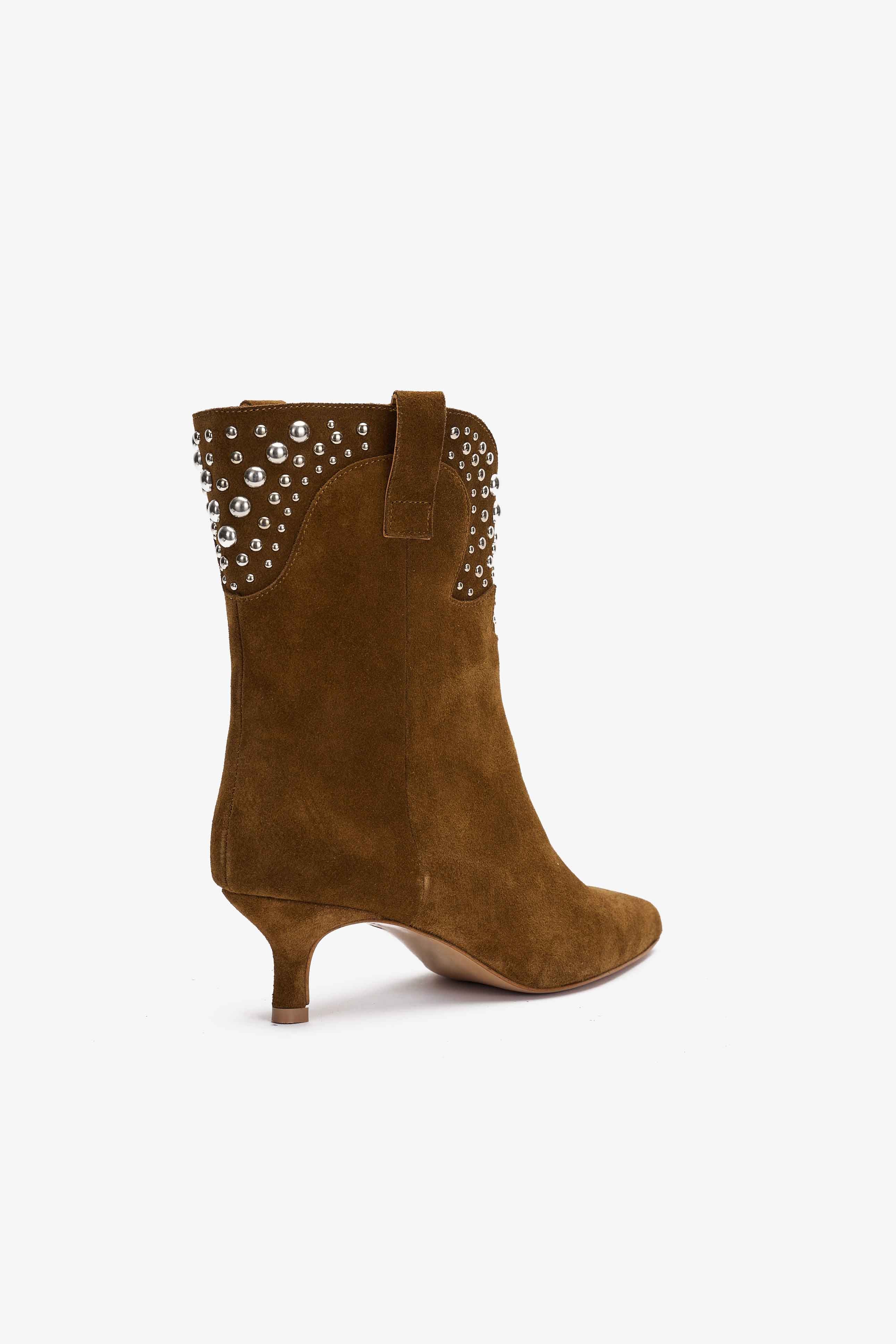 Stivaletto in Camoscio Tabacco con Borchie - Glam