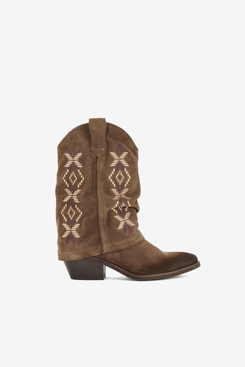 Stivale in Camoscio Castagna con Ricamo - Mirage