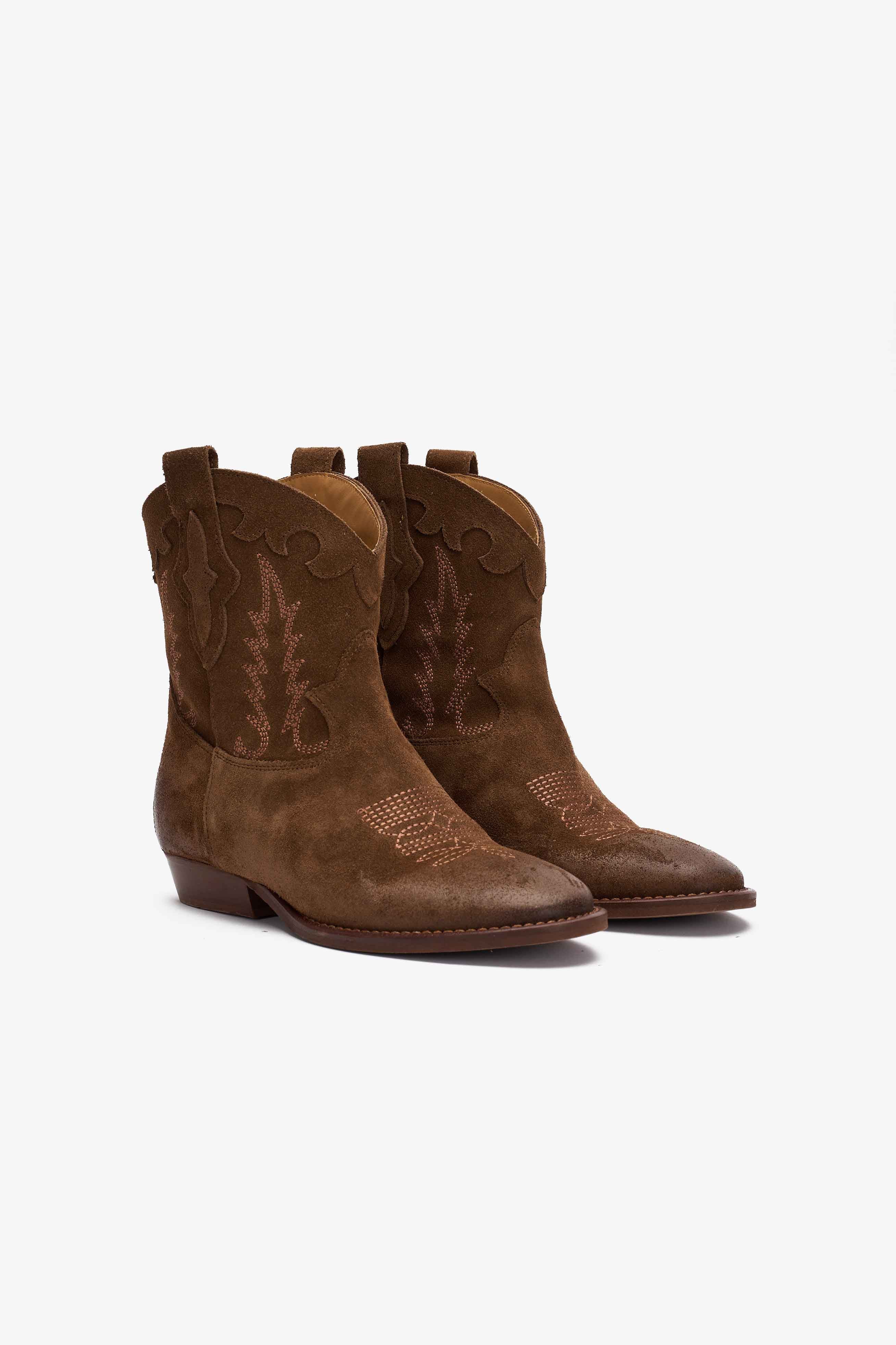 Stivaletto in Camoscio Tabacco con Ricami - Rodeo